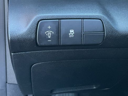 Used 2025 Hyundai Elantra SEL image 27