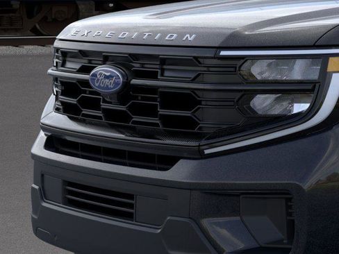New 2025 Ford Expedition Active image 17