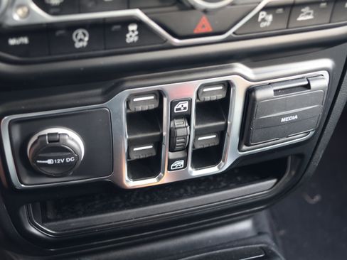Used 2022 Jeep Gladiator Overland AWD/4WD image 23
