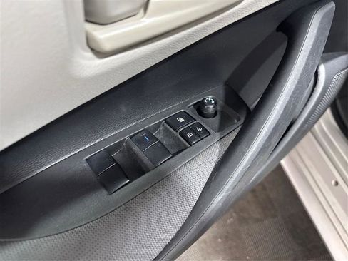 Used 2022 Toyota Corolla LE image 23