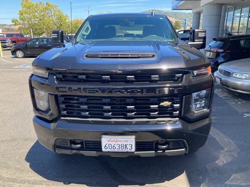 Used 2022 Chevrolet Silverado 2500 Custom w/ Custom Value Package AWD/4WD image 2