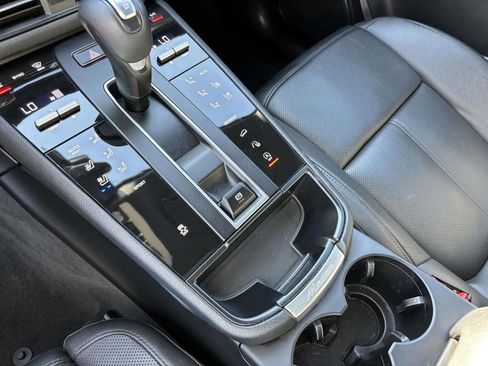 Certified 2025 Porsche Macan image 33