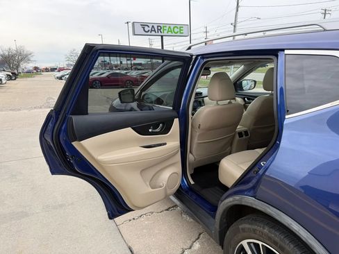Used 2018 Nissan Rogue SL w/ Premium Package image 21