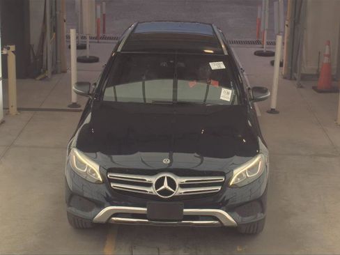 Used 2018 Mercedes-Benz GLC 300 w/ Premium Package image 8