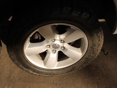 Used 2014 RAM 1500 Express image 21