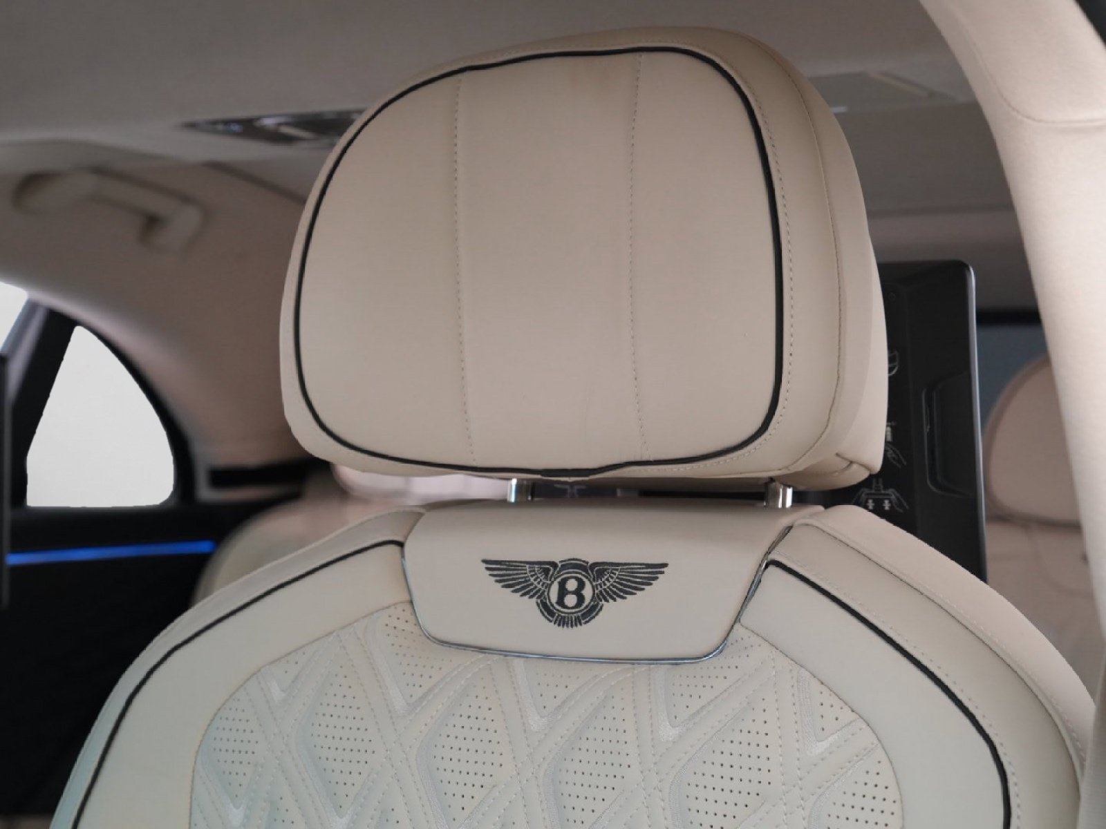 Used 2026 Bentley Flying Spur Azure AWD/4WD image 14