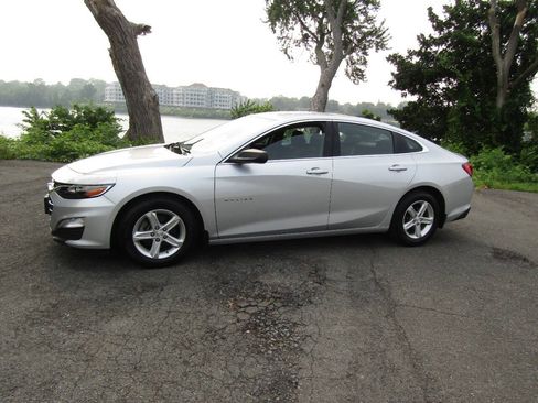 Used 2020 Chevrolet Malibu LS FWD image 3