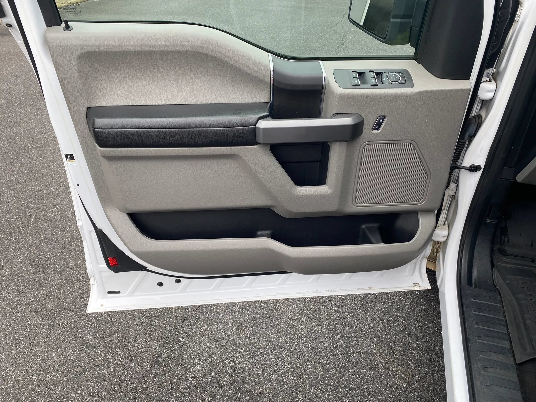 Used 2019 Ford F150 XLT w/ Equipment Group 301A Mid RWD image 8
