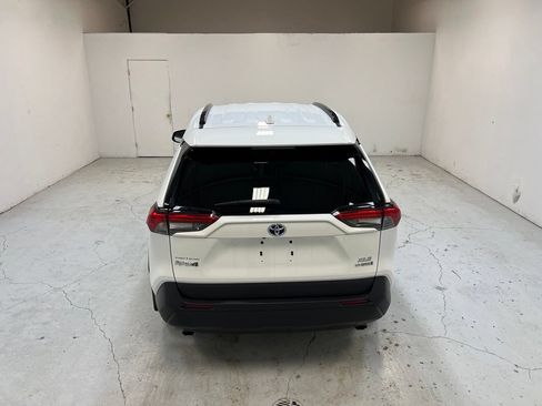 Used 2022 Toyota RAV4 XLE AWD/4WD image 4