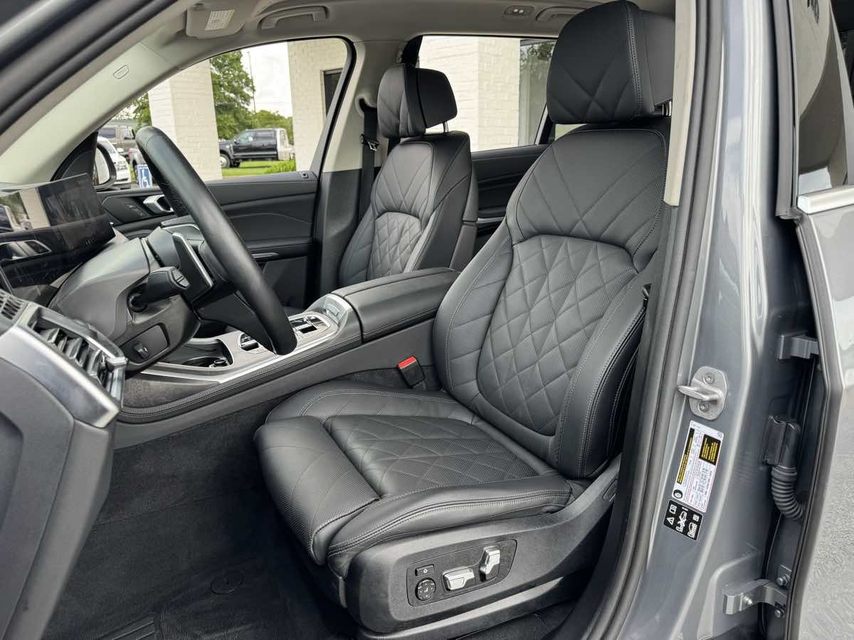 Used 2025 BMW X7 xDrive40i AWD/4WD image 10