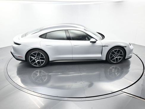 Used 2025 Porsche Taycan image 44