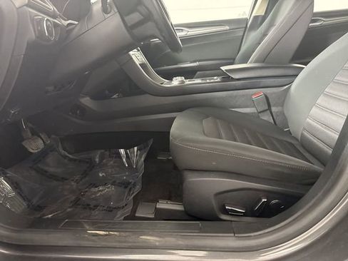Used 2019 Ford Fusion SE image 19
