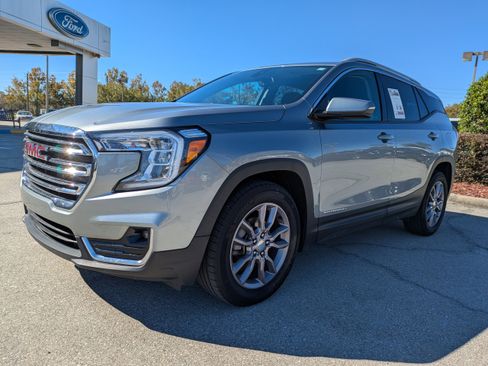 Used 2023 GMC Terrain SLT image 8