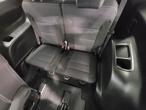 Certified 2023 GMC Acadia SLE w/ Driver Convenience Package image 26