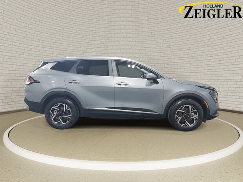Used 2025 Kia Sportage LX image 4
