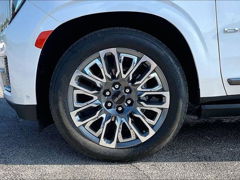 Used 2024 GMC Yukon Denali Ultimate AWD/4WD image 35