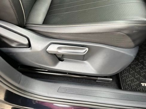 Used 2022 Volkswagen Tiguan SE image 31