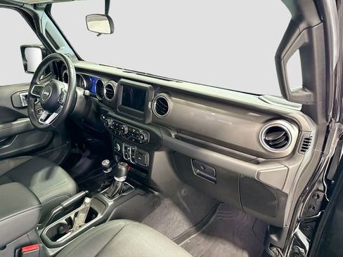 Used 2021 Jeep Gladiator Overland w/ Cold Weather Group image 23