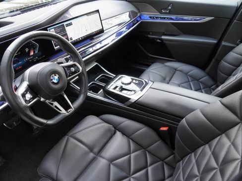 Used 2023 BMW 740i RWD image 9