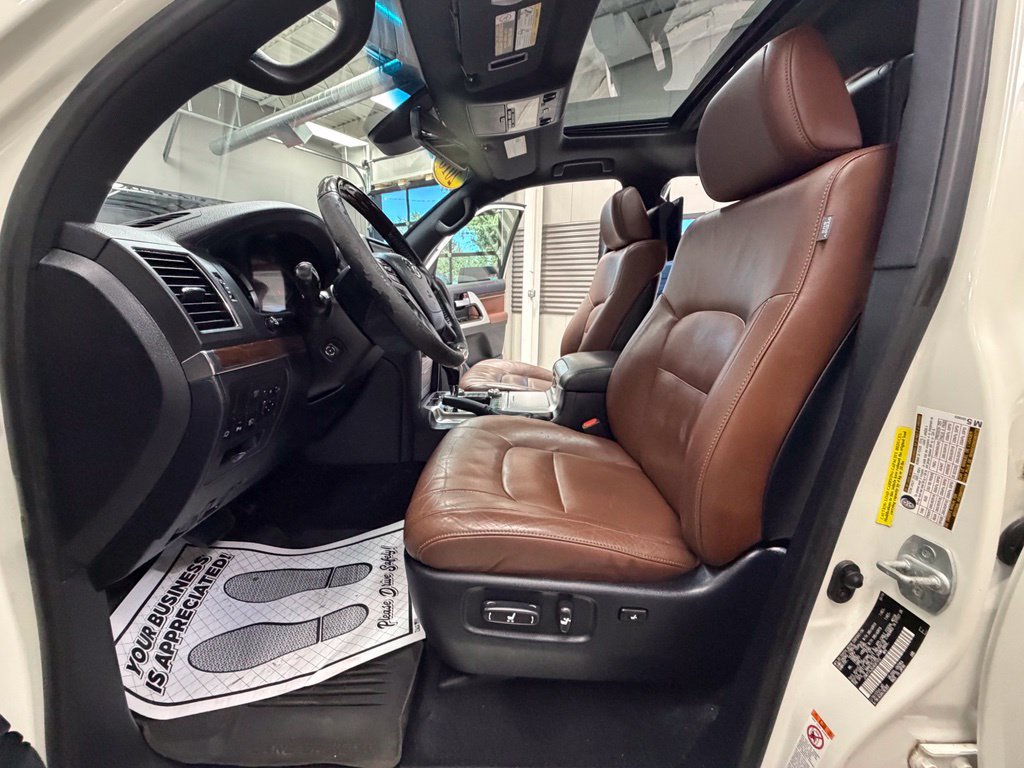 Used 2016 Toyota Land Cruiser AWD/4WD image 70