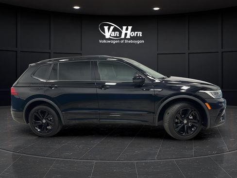 Used 2024 Volkswagen Tiguan SE R-Line AWD/4WD image 8