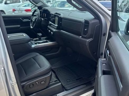 Used 2022 GMC Sierra 1500 SLT w/ SLT Premium Plus Package AWD/4WD image 17