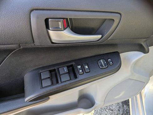 Used 2012 Toyota Camry LE image 10