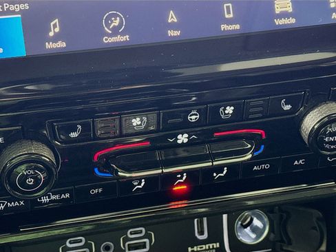 Used 2023 Jeep Grand Cherokee 30th Anniversary image 4