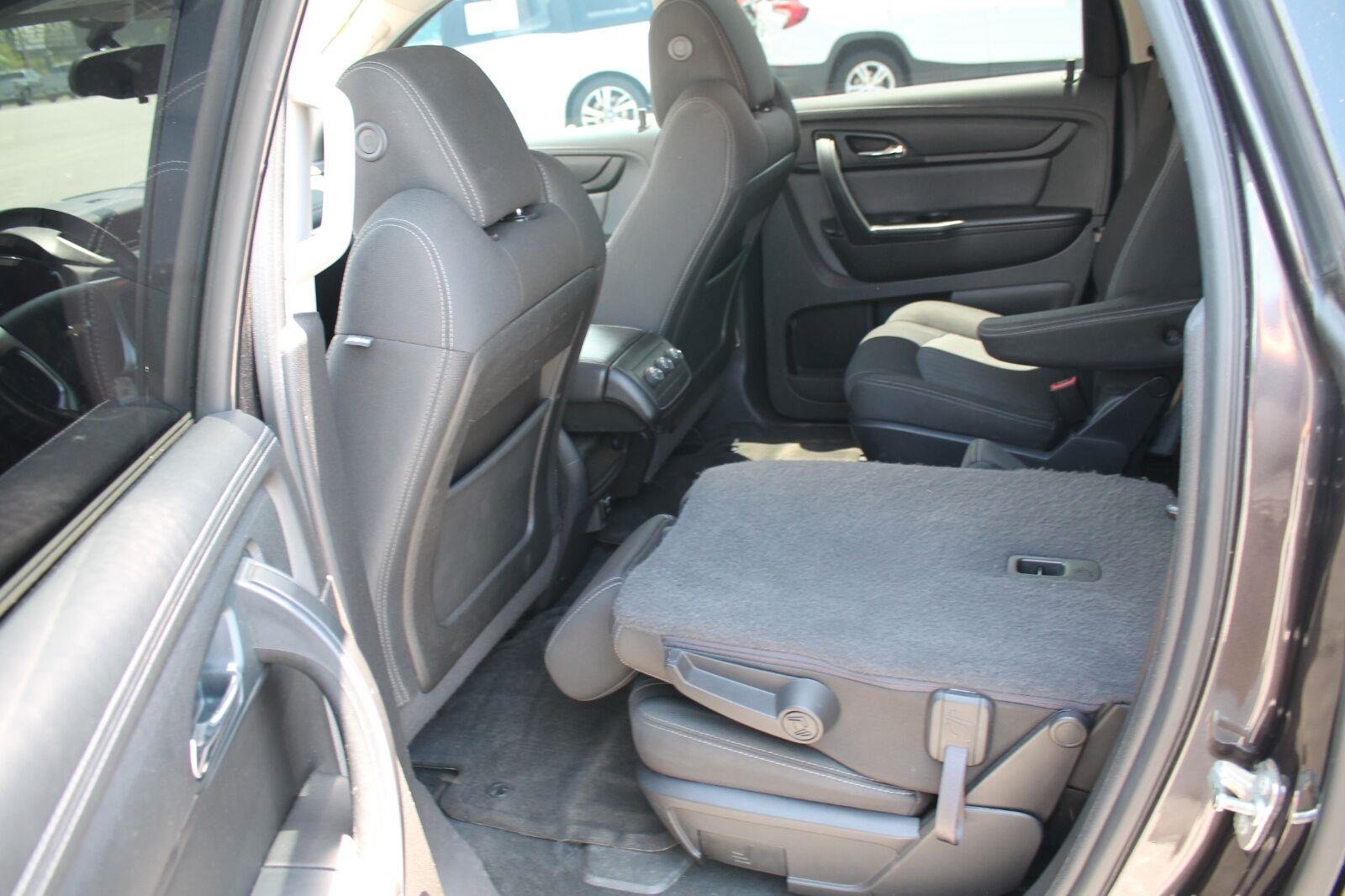 Used 2016 Chevrolet Traverse LT w/ Style and Technology Package FWD image 26