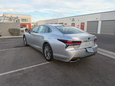 Used 2018 Lexus LS 500 w/ Accessory Package (Z1) RWD image 3