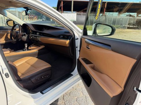 Used 2016 Lexus ES 350 w/ Premium Package w/Wood Trim FWD image 8