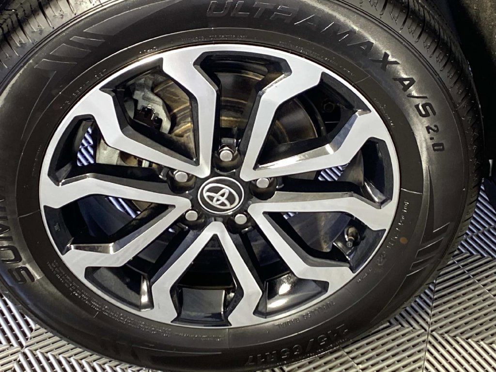 Used 2024 Toyota Corolla Cross AWD Hybrid image 28