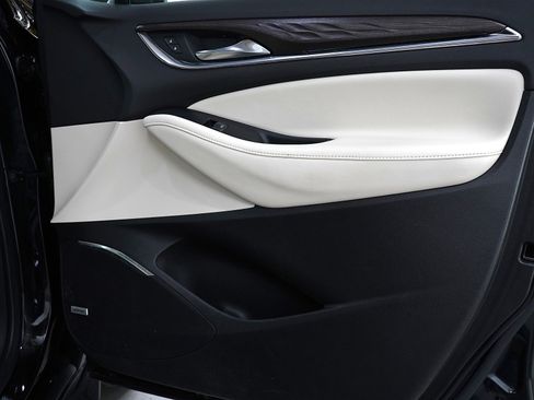 Used 2024 Buick Enclave Avenir image 9