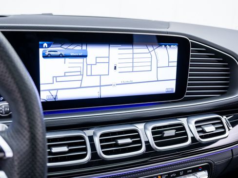 Used 2024 Mercedes-Benz GLS 450 4MATIC image 29