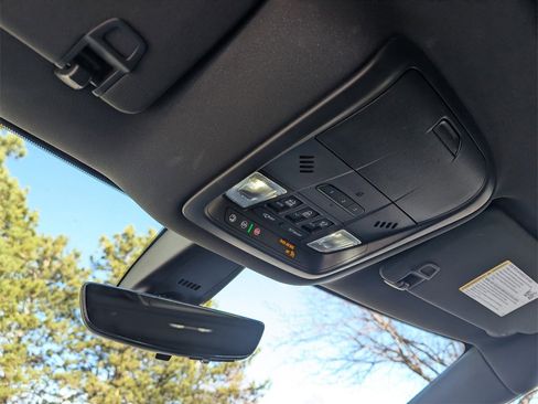 Used 2024 Buick Enclave Avenir image 34