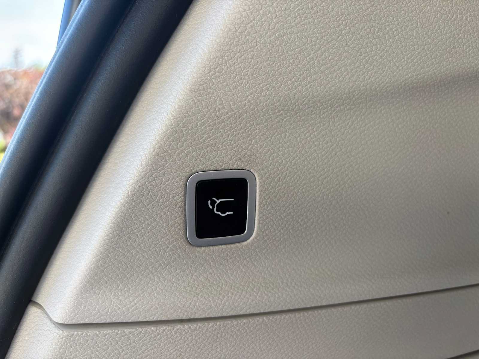 Used 2020 Chrysler Pacifica Limited w/ Advanced Safetytec Group FWD image 7