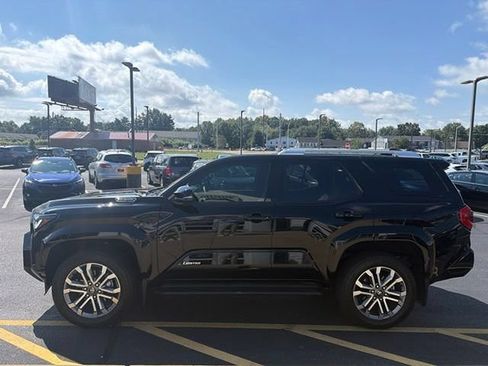 Certified 2025 Toyota 4Runner Limited AWD/4WD image 4
