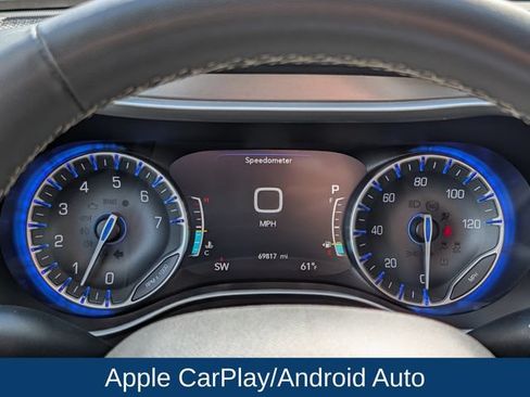 Used 2023 Chrysler Pacifica Touring-L FWD image 23
