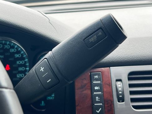 Used 2010 GMC Yukon XL SLT w/ SLT-2 Equipment Package image 18