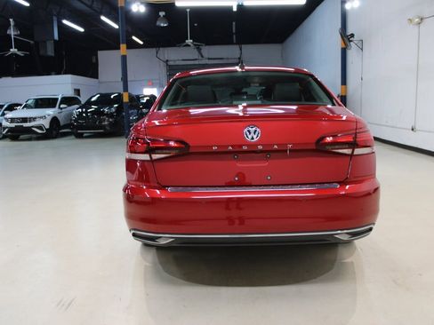 Used 2022 Volkswagen Passat 2.0T image 8