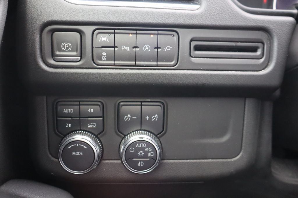 Used 2021 GMC Yukon SLT w/ SLT Premium Package AWD/4WD image 8
