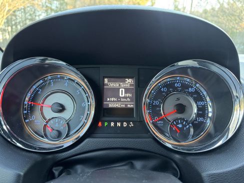 Used 2014 Chrysler Town & Country S image 12