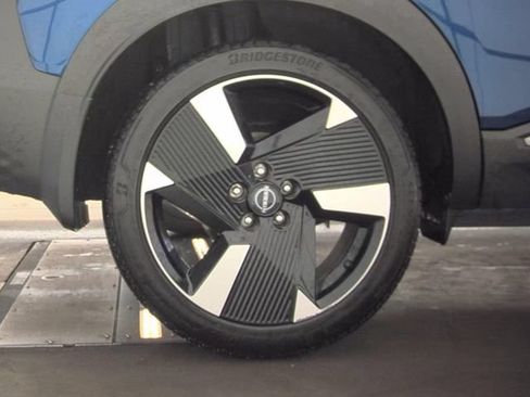 Used 2025 Nissan Kicks SR FWD image 11