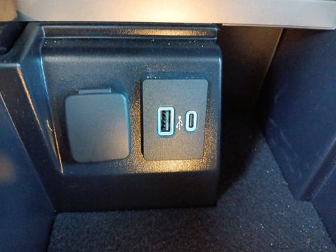 Used 2023 Ford Explorer 4WD image 21