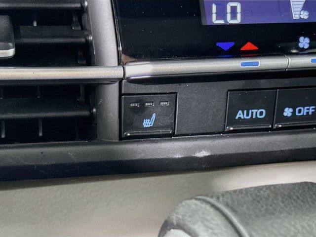 Certified 2024 Toyota Sienna XLE FWD image 21