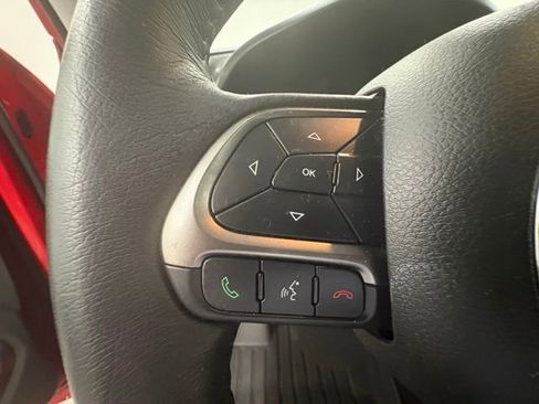 Used 2018 Jeep Renegade Limited w/ UConnect 8.4 Nav Group AWD/4WD image 17