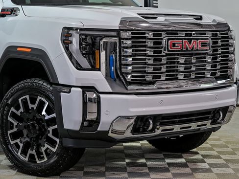 New 2026 GMC Sierra 2500 Denali w/ Denali Reserve Package AWD/4WD image 2