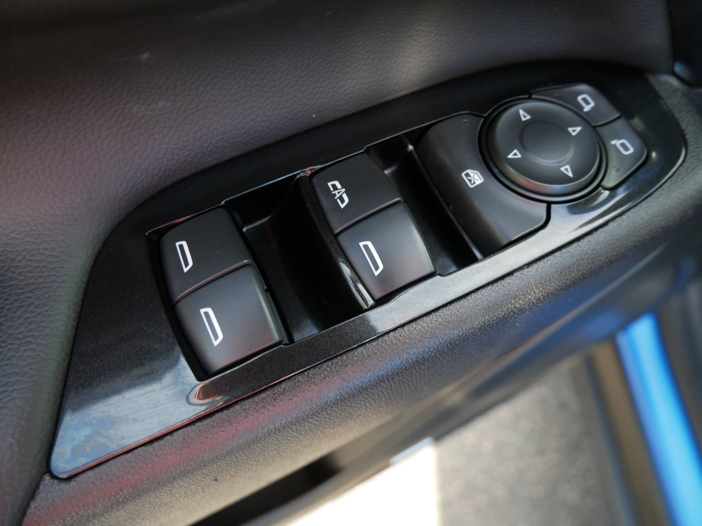 Used 2024 Chevrolet Equinox Premier AWD/4WD image 20