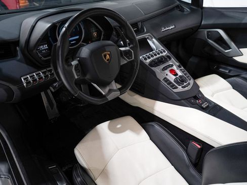 Used 2014 Lamborghini Aventador LP 700-4 image 2