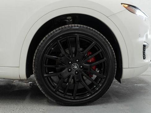 Used 2022 Maserati Levante GT image 34